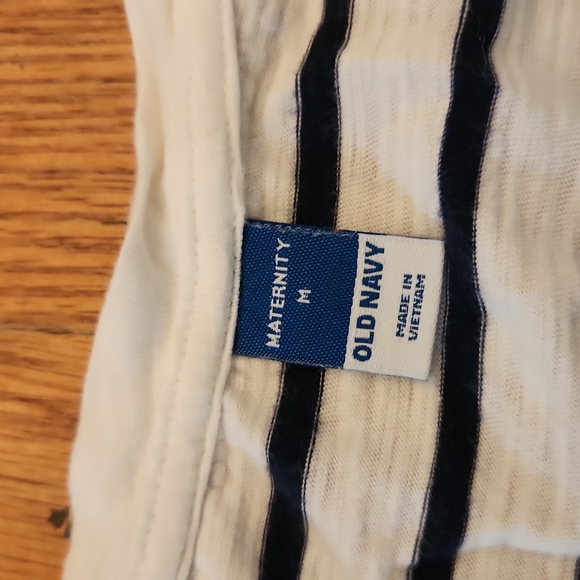 Maternity striped t-shirt with twist detail, size medium - Picture 2 of 5